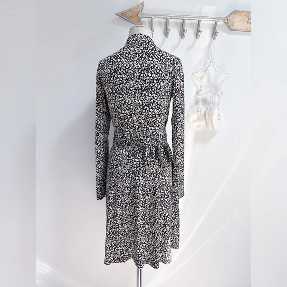 💖Banana Republic Wrap Dress💖 - Picture 3 of 6